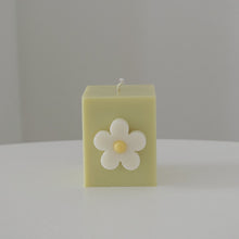Load image into Gallery viewer, Sage green daisy flower candle