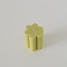 Load image into Gallery viewer, Sage green daisy flower candle