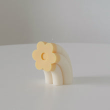 Load image into Gallery viewer, Yellow flower candle