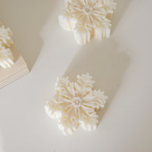 Load image into Gallery viewer, snowflake candle decor