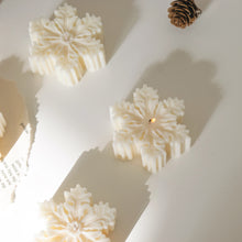 Load image into Gallery viewer, burning snowflake candle