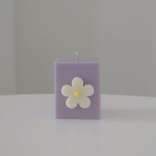 Load image into Gallery viewer, Lilac flower power candle
