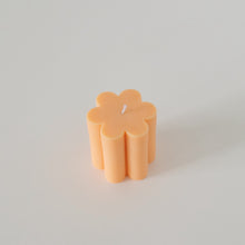 Load image into Gallery viewer, Peach flower candles
