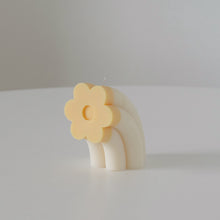 Load image into Gallery viewer, Yellow flower candle
